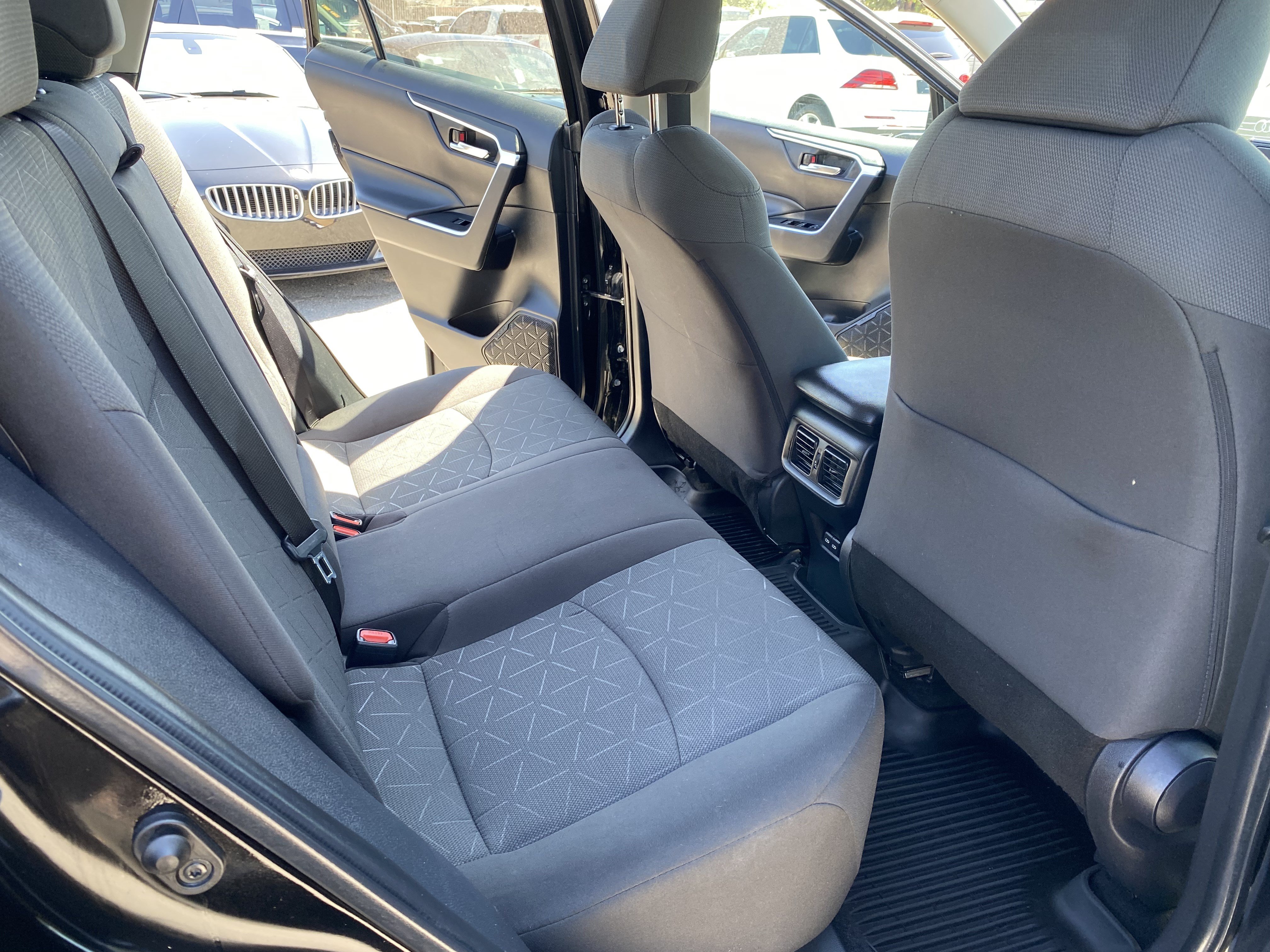 Used 2022 Toyota RAV4 XLE w/ Convenience Package FWD image 17