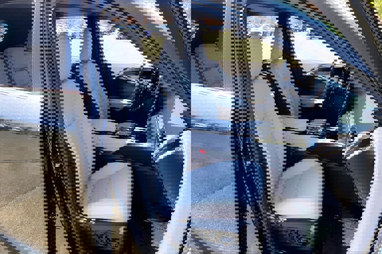 Used 2025 Lexus RX 350 Premium w/ Accessory Package AWD/4WD image 9