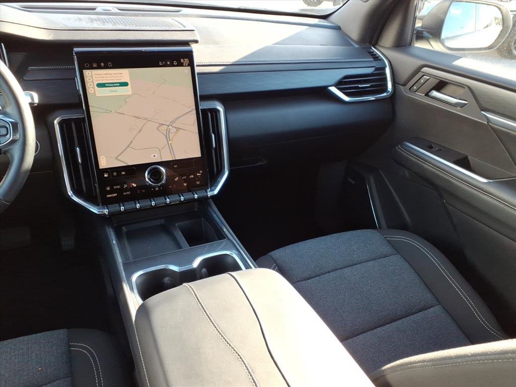 Used 2025 GMC Acadia Elevation image 10