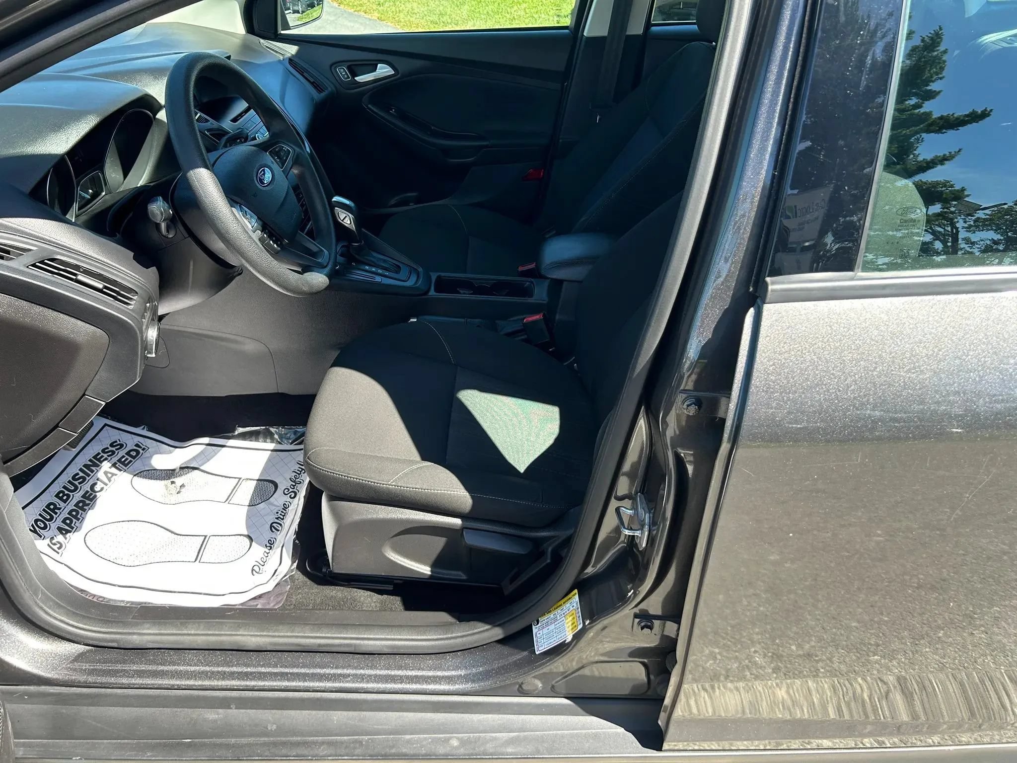 Used 2015 Ford Focus SE FWD image 14