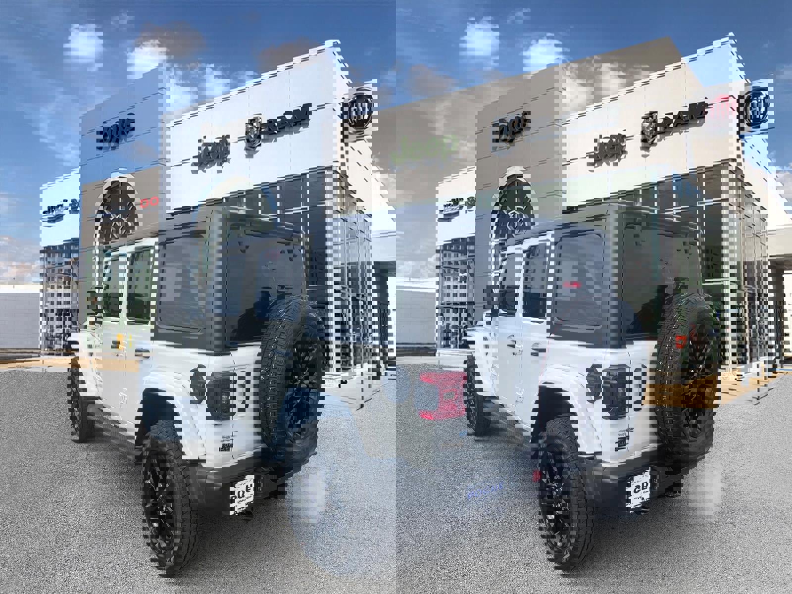 Used 2021 Jeep Wrangler Unlimited Sahara w/ Cold Weather Group image 3