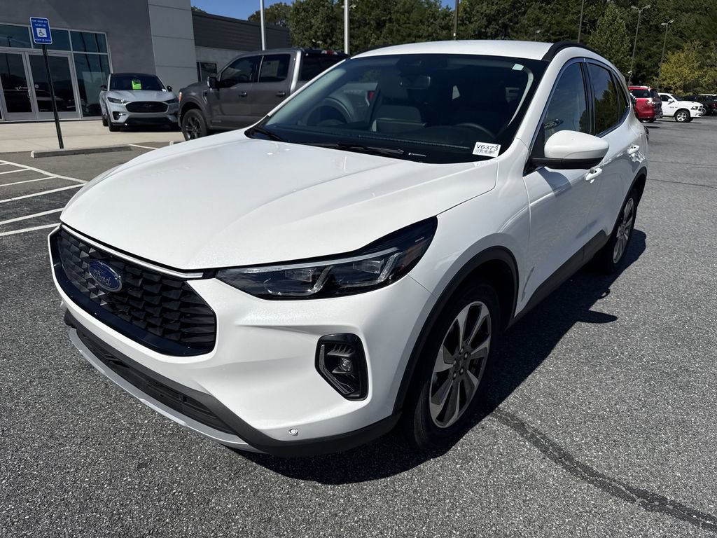Used 2023 Ford Escape Platinum image 3