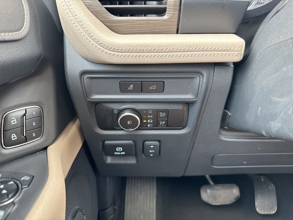 Used 2024 Ford Expedition Limited image 19