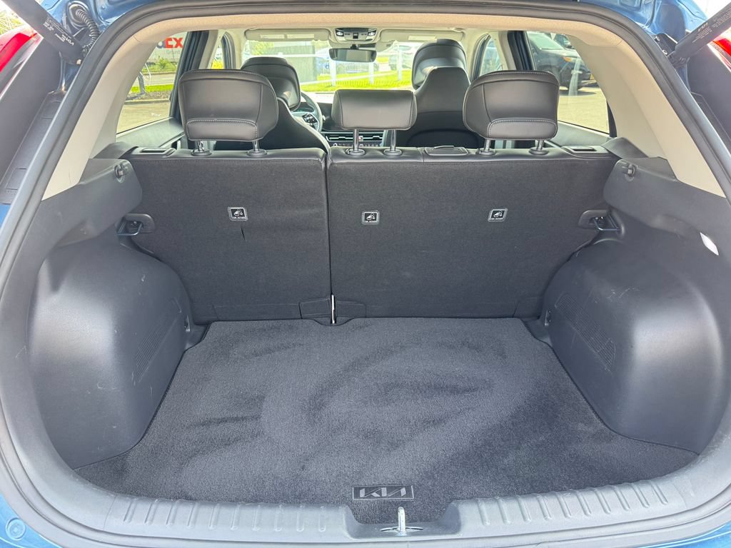 Used 2023 Kia Niro SX Touring FWD image 35