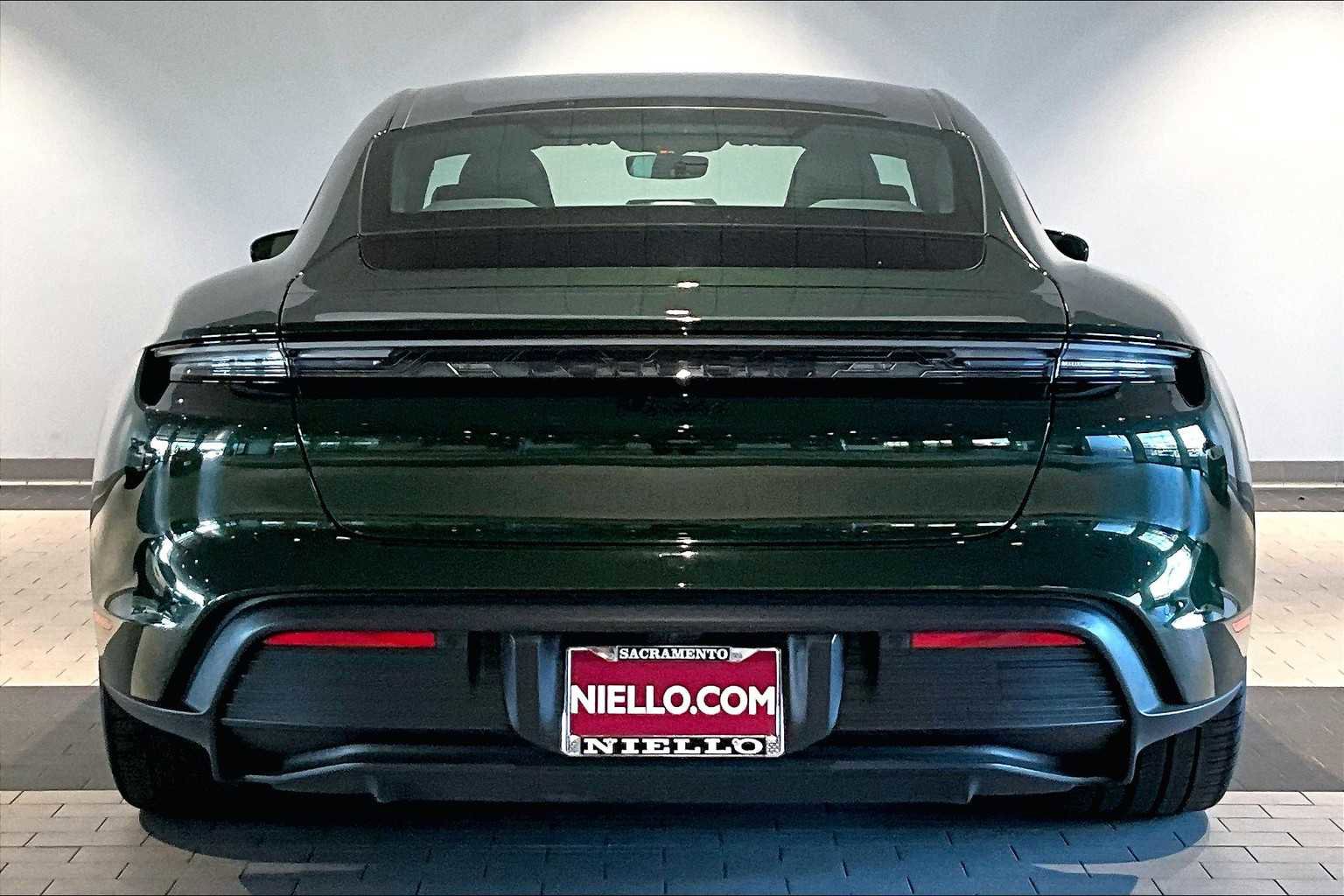 Used 2025 Porsche Taycan image 9