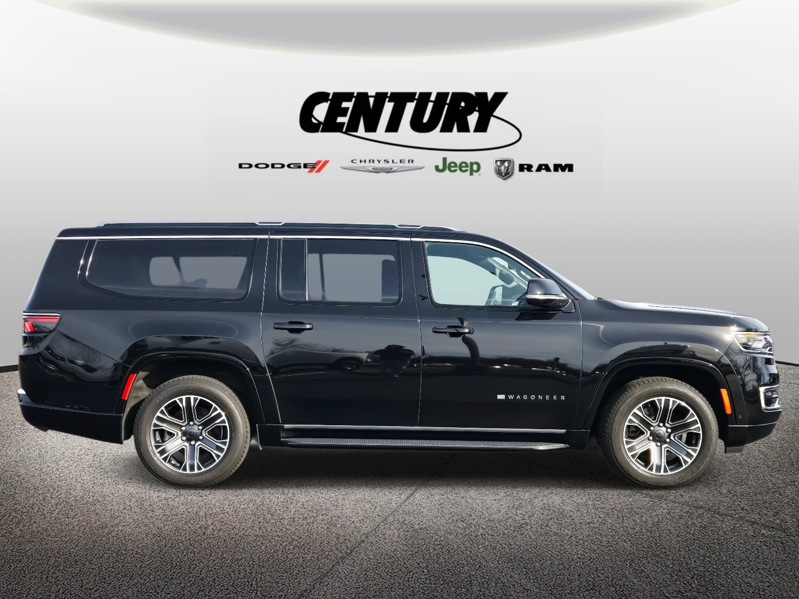 Used 2024 Jeep Wagoneer L 4WD w/ Premium Group I image 2