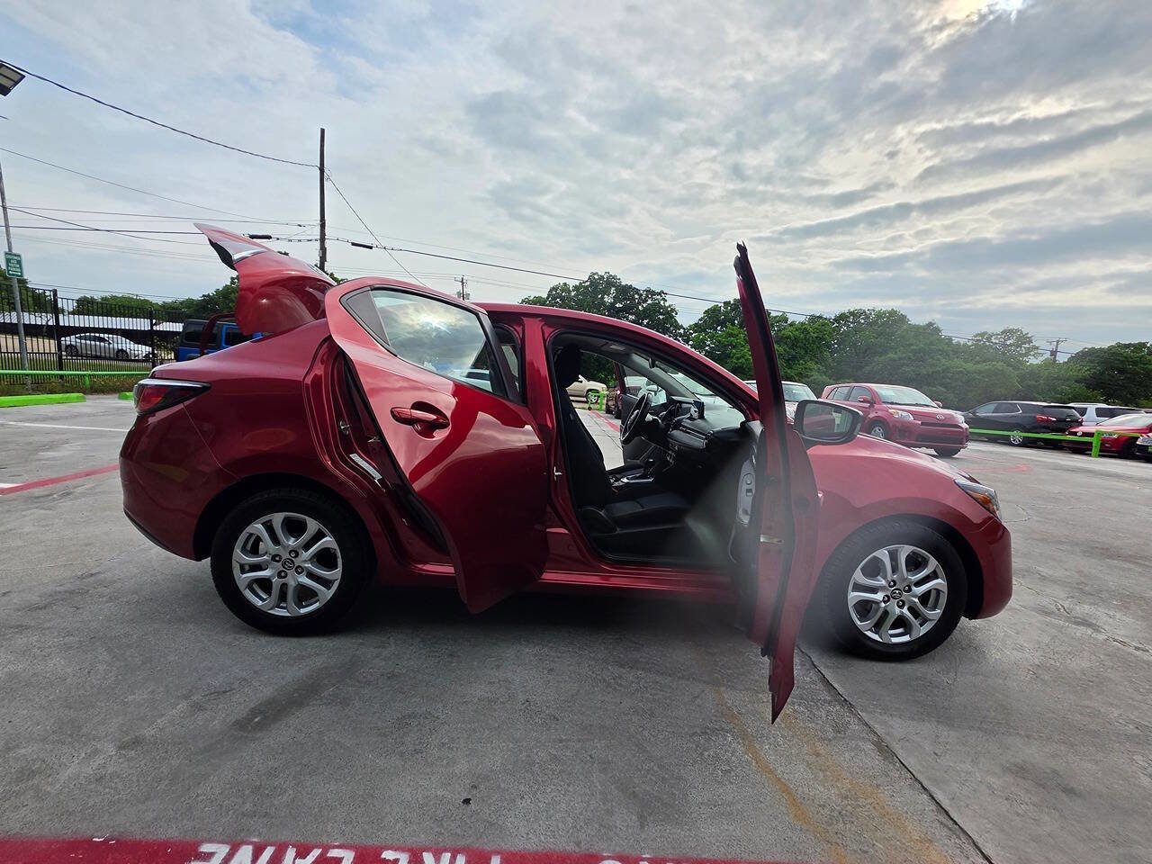 Used 2017 Toyota Yaris iA FWD image 31