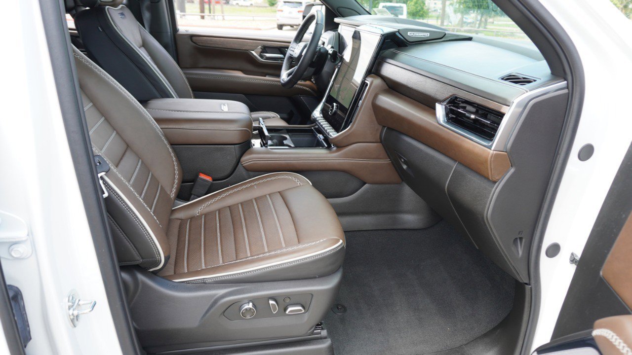 Used 2025 GMC Yukon Denali Ultimate image 16