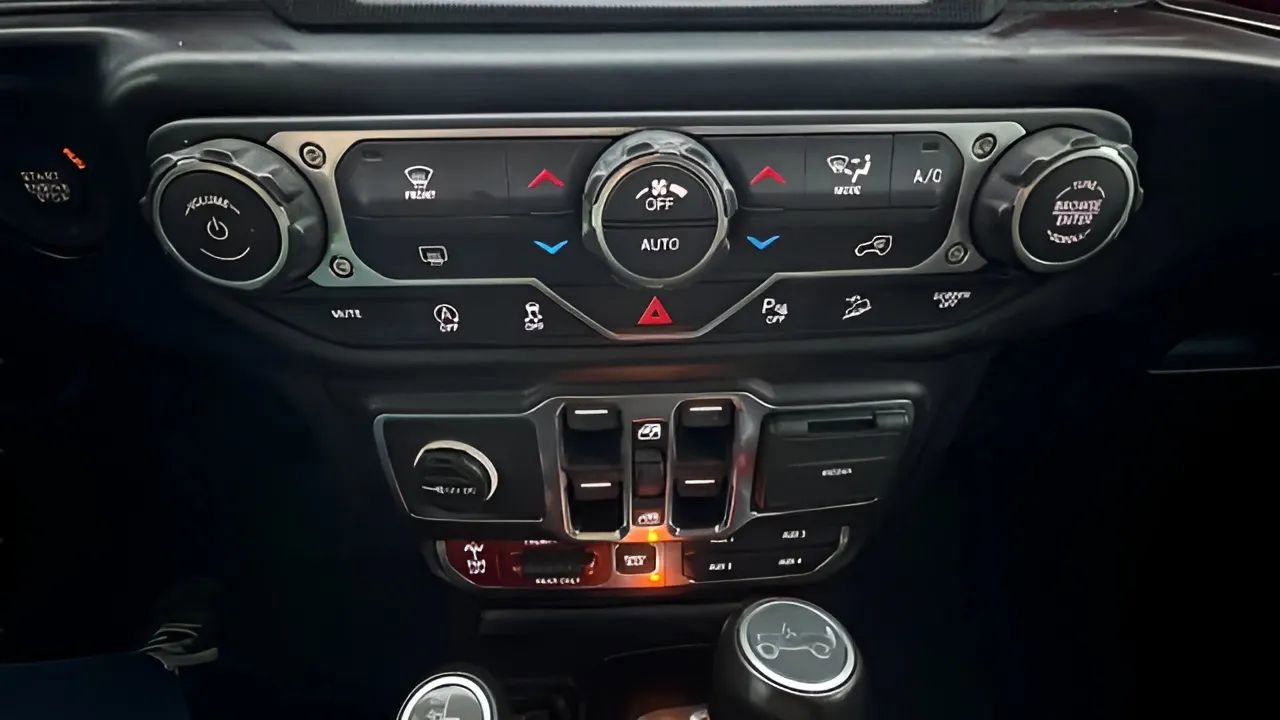Used 2018 Jeep Wrangler Unlimited Rubicon image 49