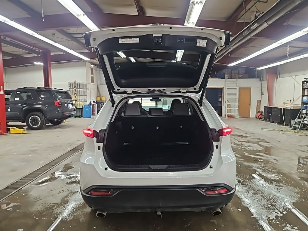 Used 2023 Toyota Venza LE image 29