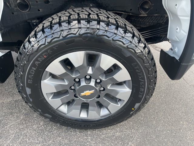 Used 2024 Chevrolet Silverado 2500 Custom w/ Custom Value Package image 14
