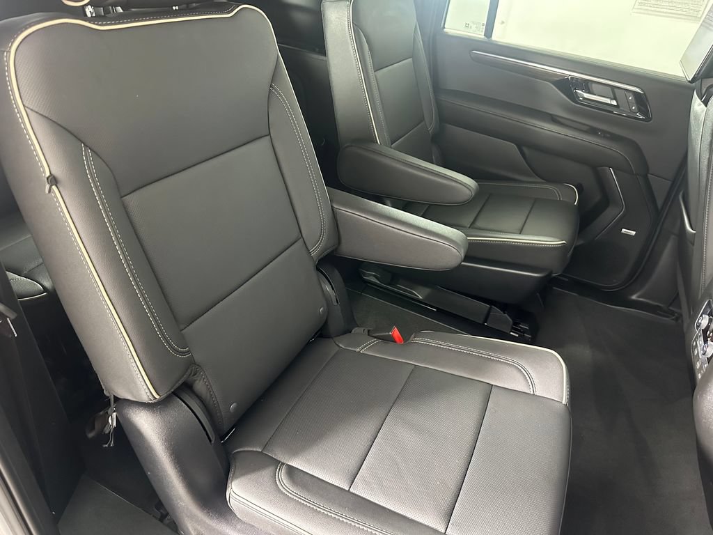 Used 2025 Chevrolet Suburban Premier AWD/4WD image 31