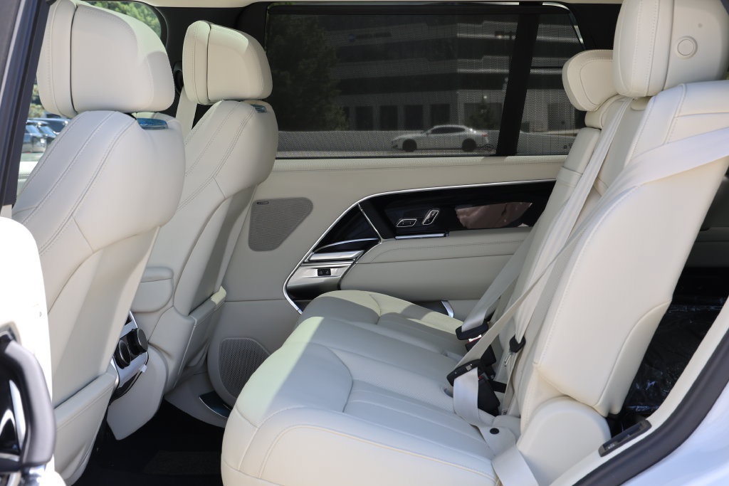 New 2026 Land Rover Range Rover Long Wheelbase SE AWD/4WD image 35