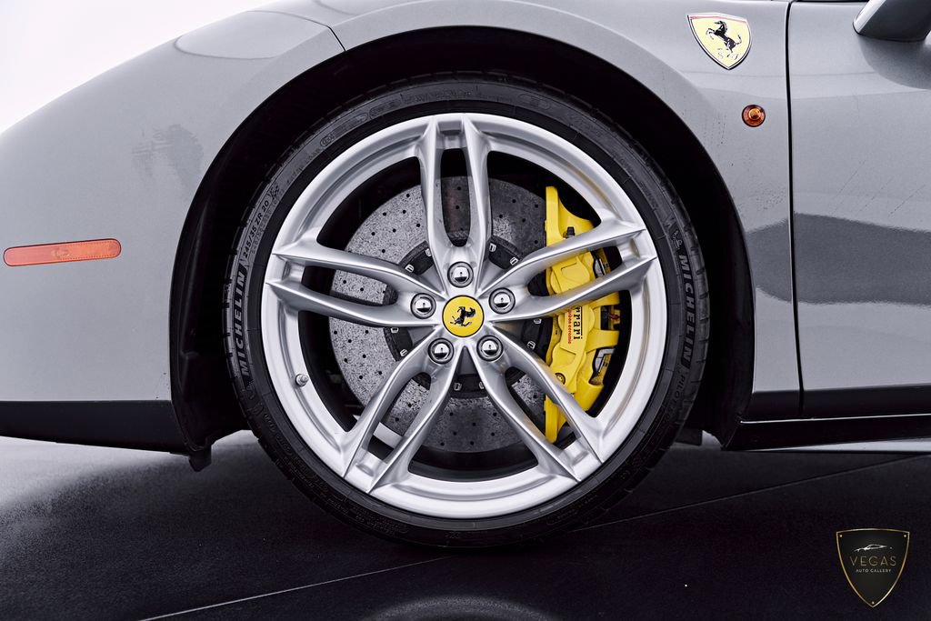 Used 2018 Ferrari 488 GTB RWD image 3