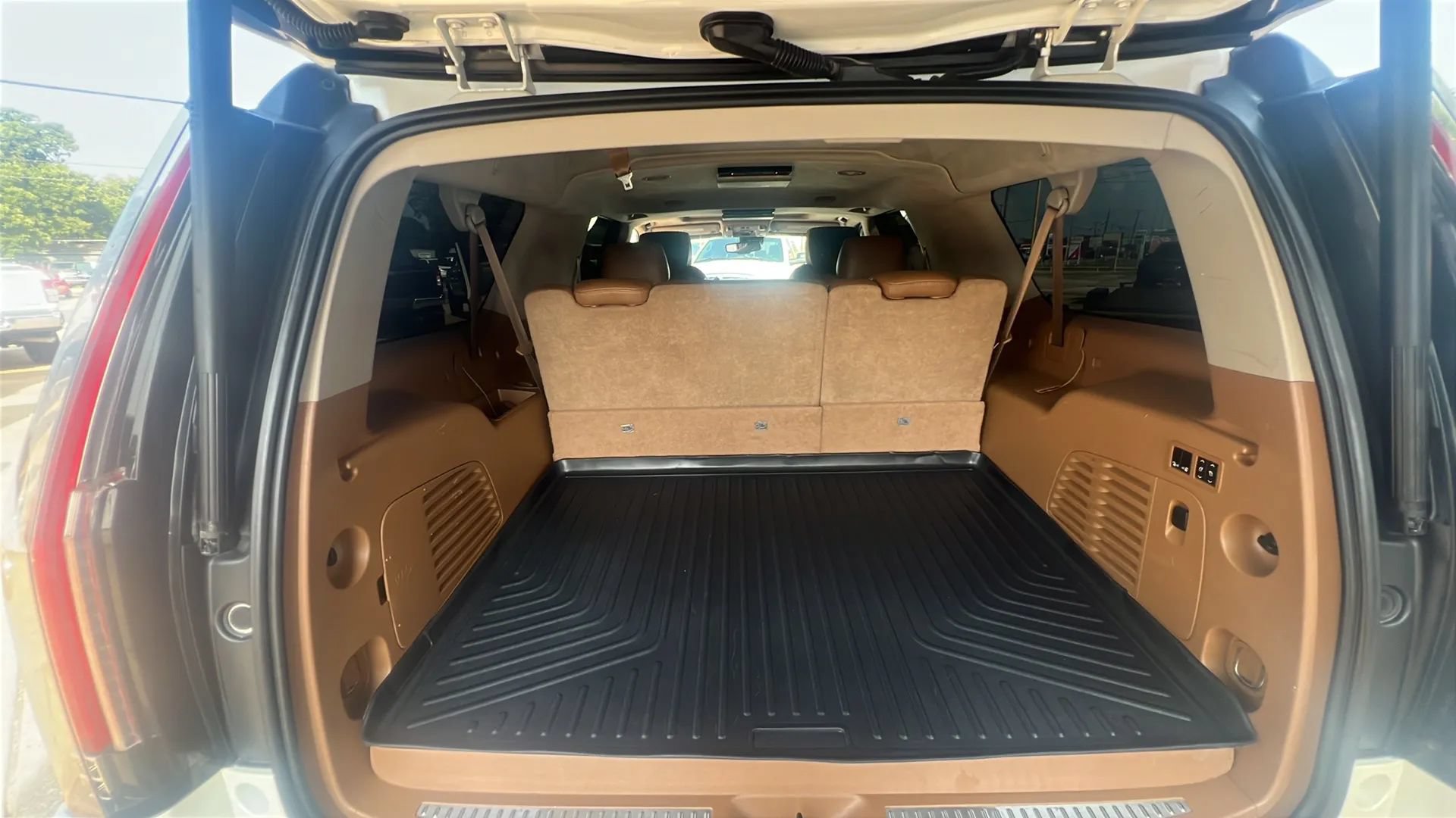 Used 2015 Cadillac Escalade ESV Platinum AWD/4WD image 25