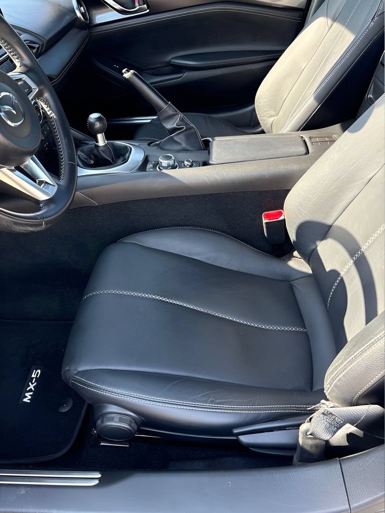 Used 2021 MAZDA MX-5 Miata RF Grand Touring RWD image 12