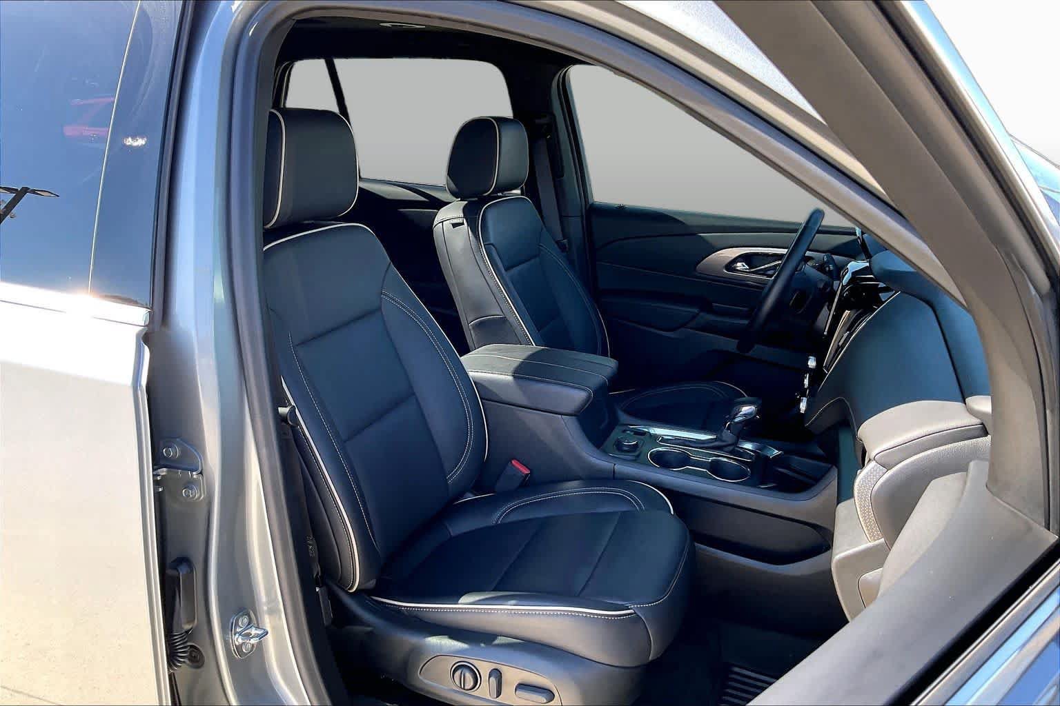 Used 2023 Chevrolet Traverse Premier AWD/4WD image 9