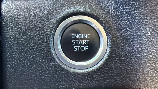 Used 2022 Toyota Tundra SR5 w/ SR5 Convenience Package AWD/4WD image 17