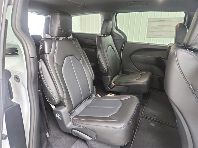 New 2026 Chrysler Pacifica Select image 38