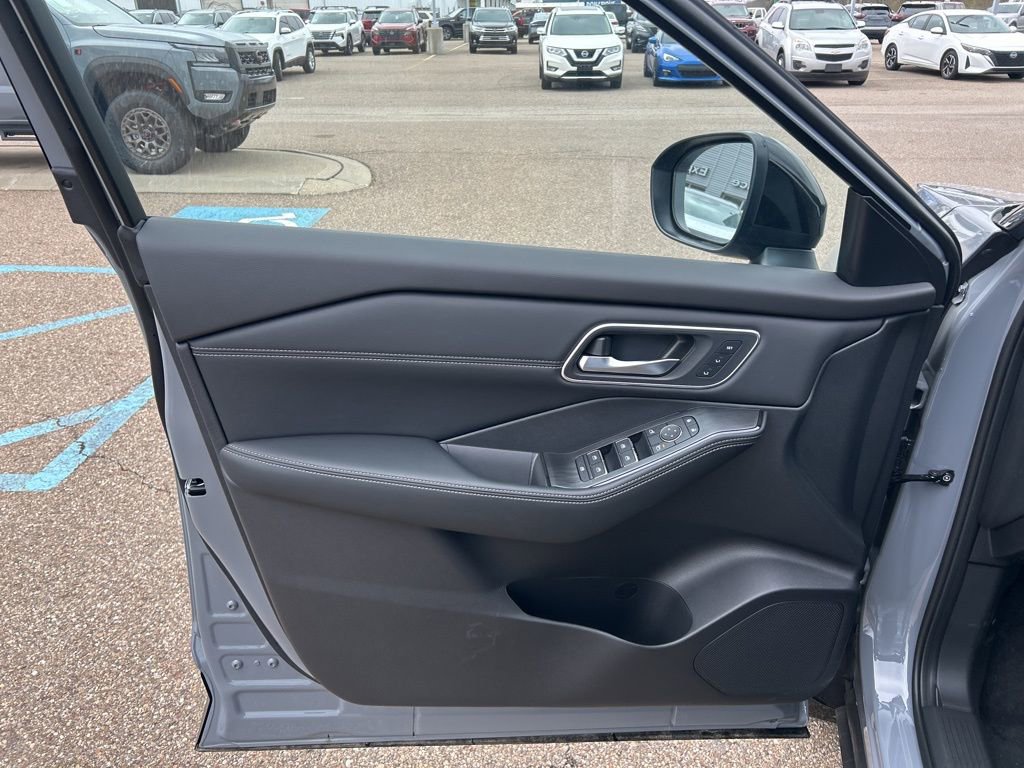 New 2026 Nissan Rogue Platinum w/ Platinum Premium Package image 13