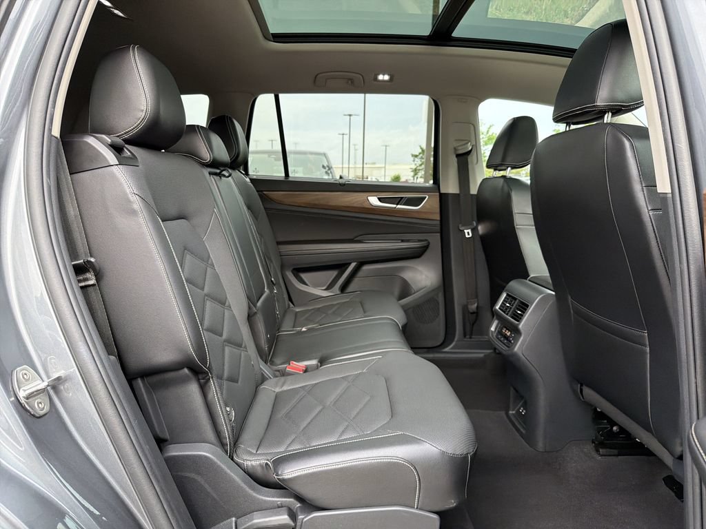 Used 2024 Volkswagen Atlas SE FWD image 18