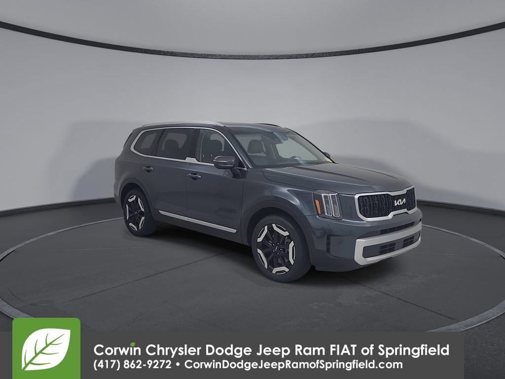 Used 2024 Kia Telluride EX w/ EX Captain's Chair Package FWD image 3