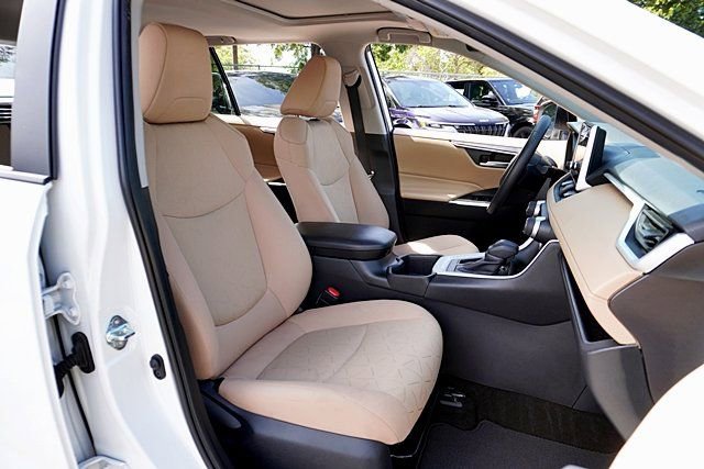 Used 2025 Toyota RAV4 XLE w/ Convenience Package FWD image 13