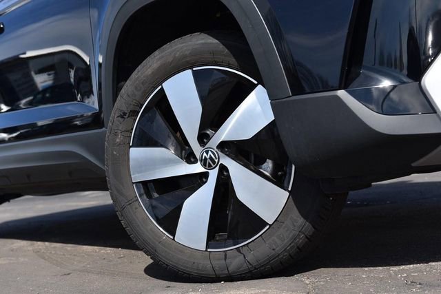 Used 2025 Volkswagen Taos S image 3
