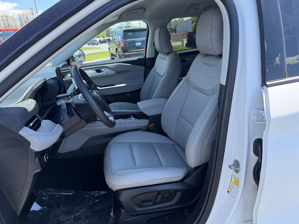 Used 2026 Ford Explorer Active w/ Active Comfort Package AWD/4WD image 11