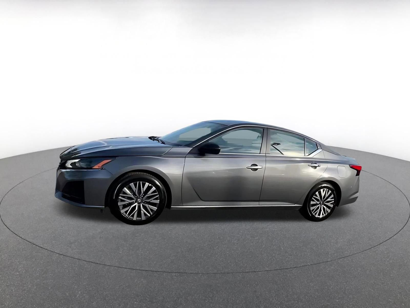 Used 2025 Nissan Altima 2.5 SV image 7