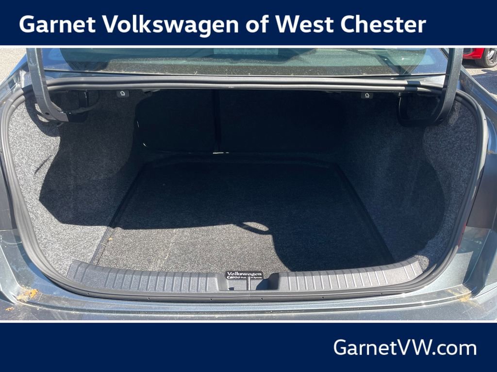 Certified 2025 Volkswagen Jetta SE w/ Black Wheel Package FWD image 20