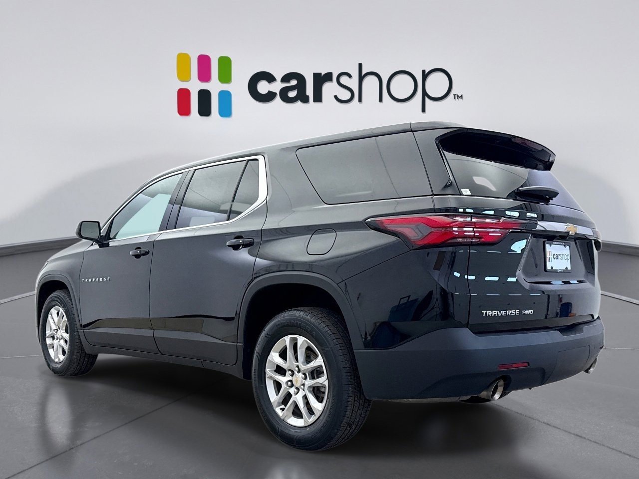 Used 2023 Chevrolet Traverse LS image 3