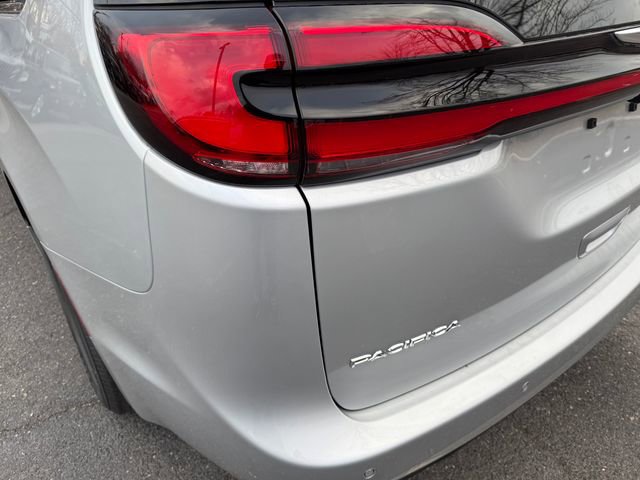 New 2026 Chrysler Pacifica Select image 12