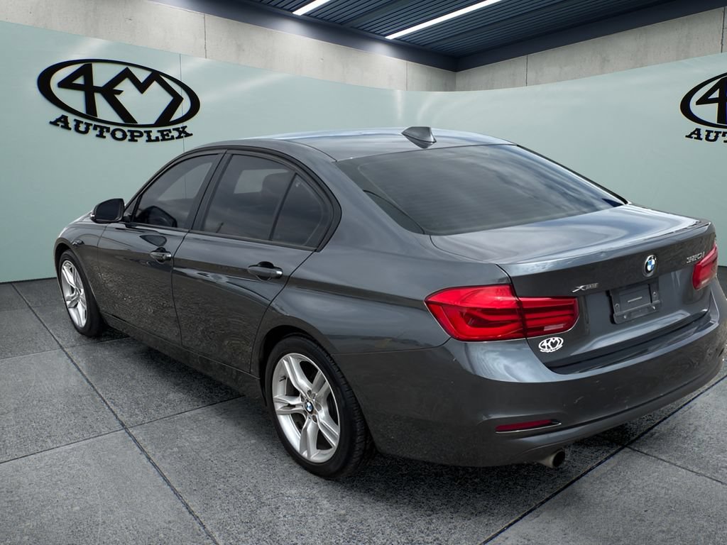Used 2016 BMW 320i xDrive Sedan AWD/4WD image 5