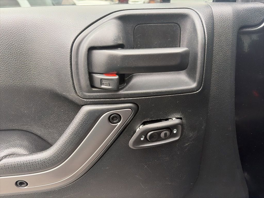 Used 2018 Jeep Wrangler Unlimited Sahara image 14