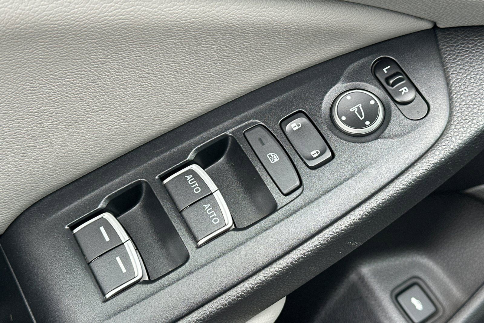 Used 2018 Honda Accord EX image 12