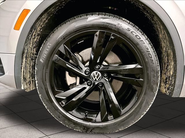 Used 2024 Volkswagen Tiguan SE R-Line AWD/4WD image 8
