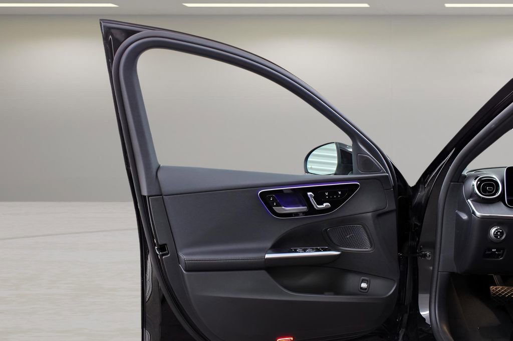 Used 2025 Mercedes-Benz C 300 Sedan image 16