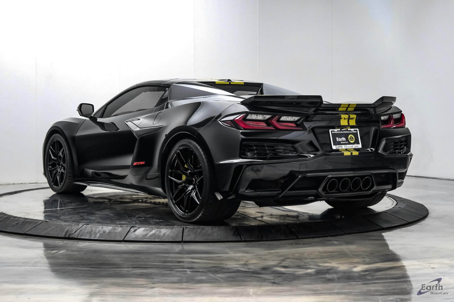 Used 2023 Chevrolet Corvette Z06 w/ Stealth Interior Trim Package RWD image 13