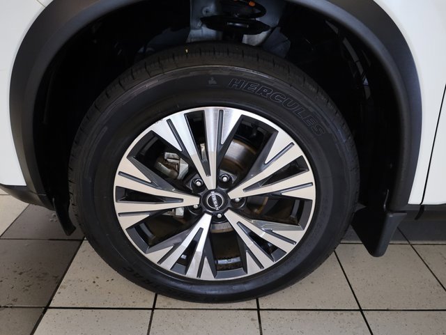 Used 2023 Nissan Rogue SV image 16