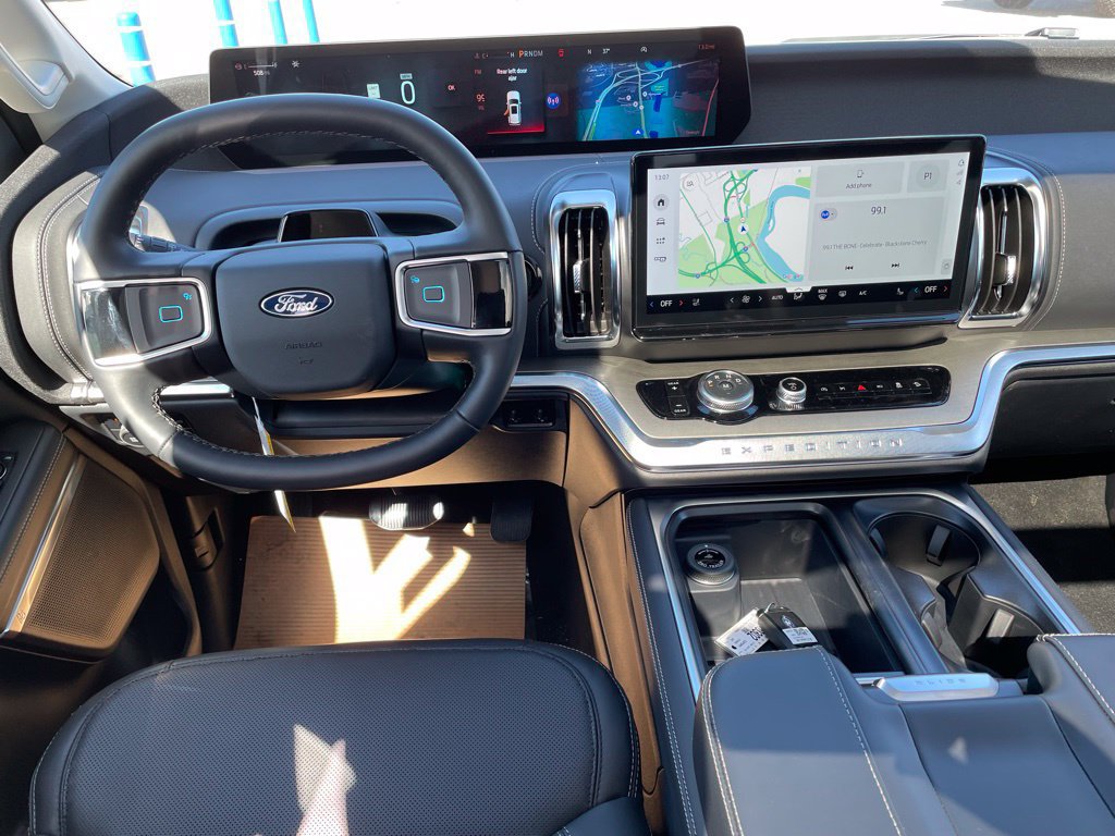 New 2026 Ford Expedition Max Platinum w/ Driver's Package AWD/4WD image 8