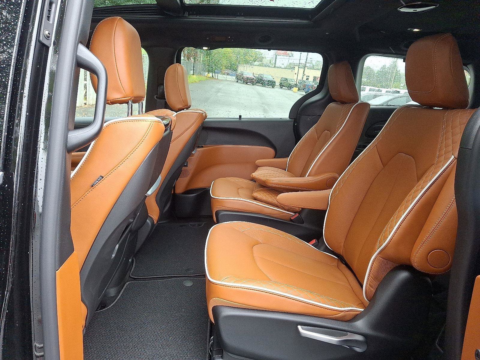 New 2026 Chrysler Pacifica Pinnacle image 6