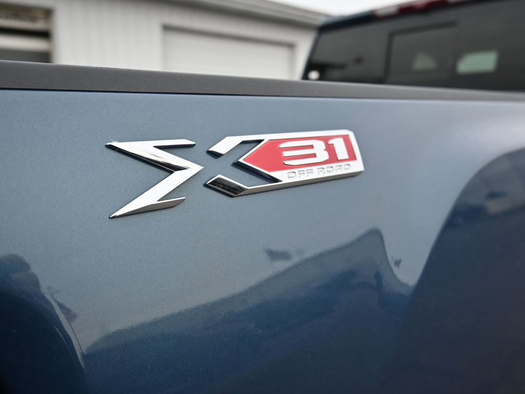 Used 2024 GMC Sierra 3500 SLT w/ SLT Premium Package image 26