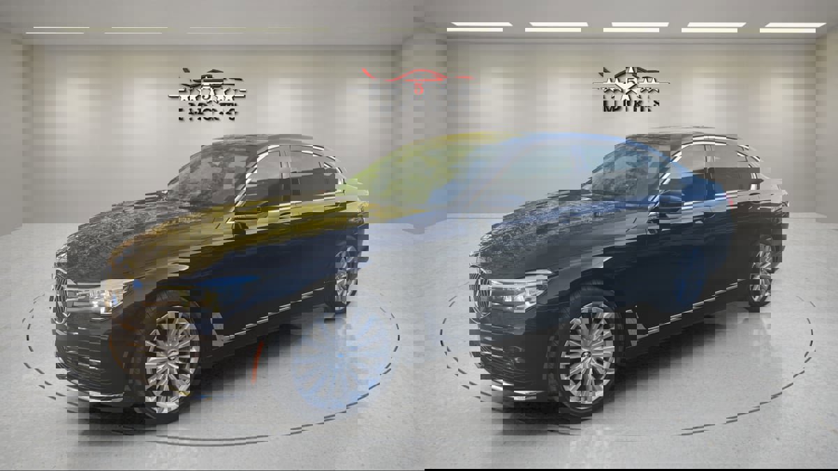 Used 2018 BMW 740i xDrive w/ Executive Package AWD/4WD image 2