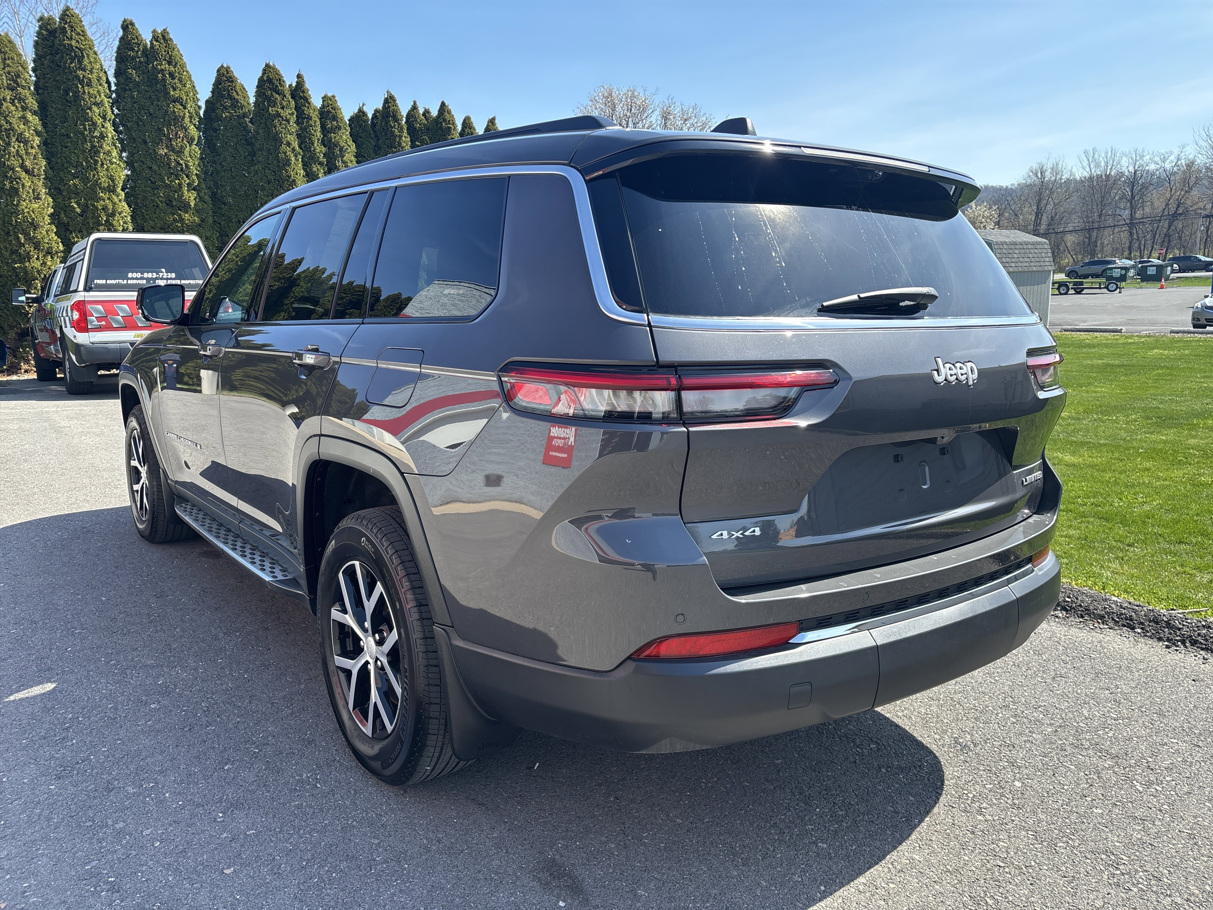 Used 2025 Jeep Grand Cherokee L Limited w/ Luxury Tech Group II image 6