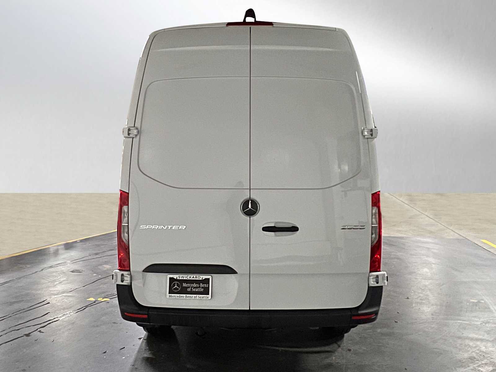 Used 2025 Mercedes-Benz Sprinter 2500 image 4
