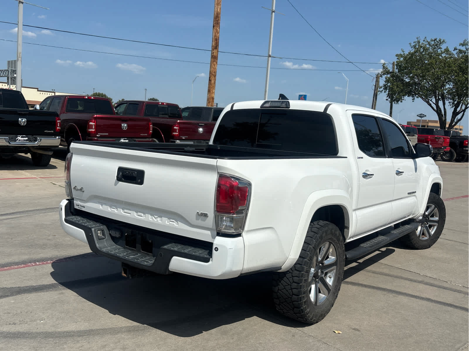 Used 2017 Toyota Tacoma Limited w/ Tow Package AWD/4WD image 3