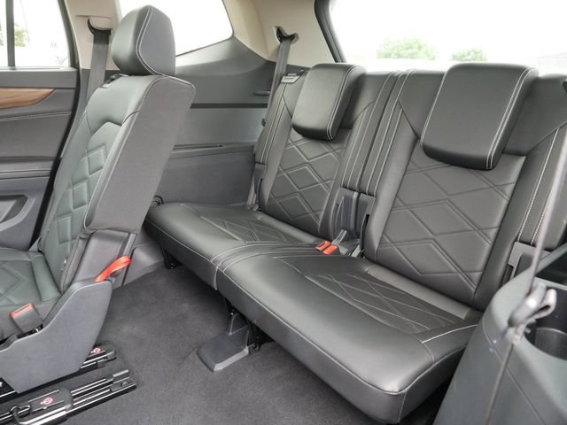 Certified 2025 Volkswagen Atlas SE AWD/4WD image 17