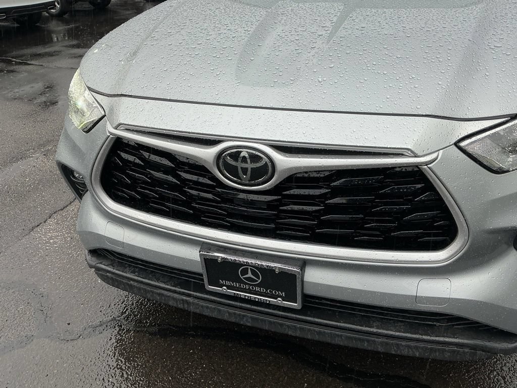 Used 2020 Toyota Highlander XLE AWD/4WD image 4