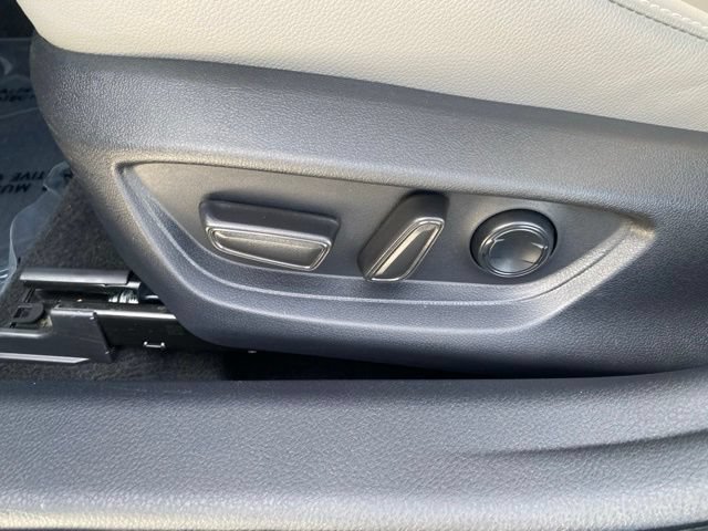 Used 2025 Toyota Camry SE AWD/4WD image 16
